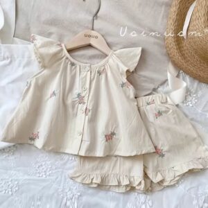 Conjunto beish flor 1/2 años