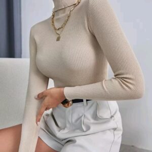 Blusa beish cuello tortuga S