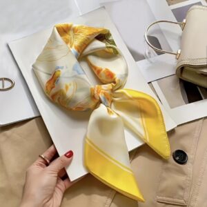 Pañuelo floral amarillo